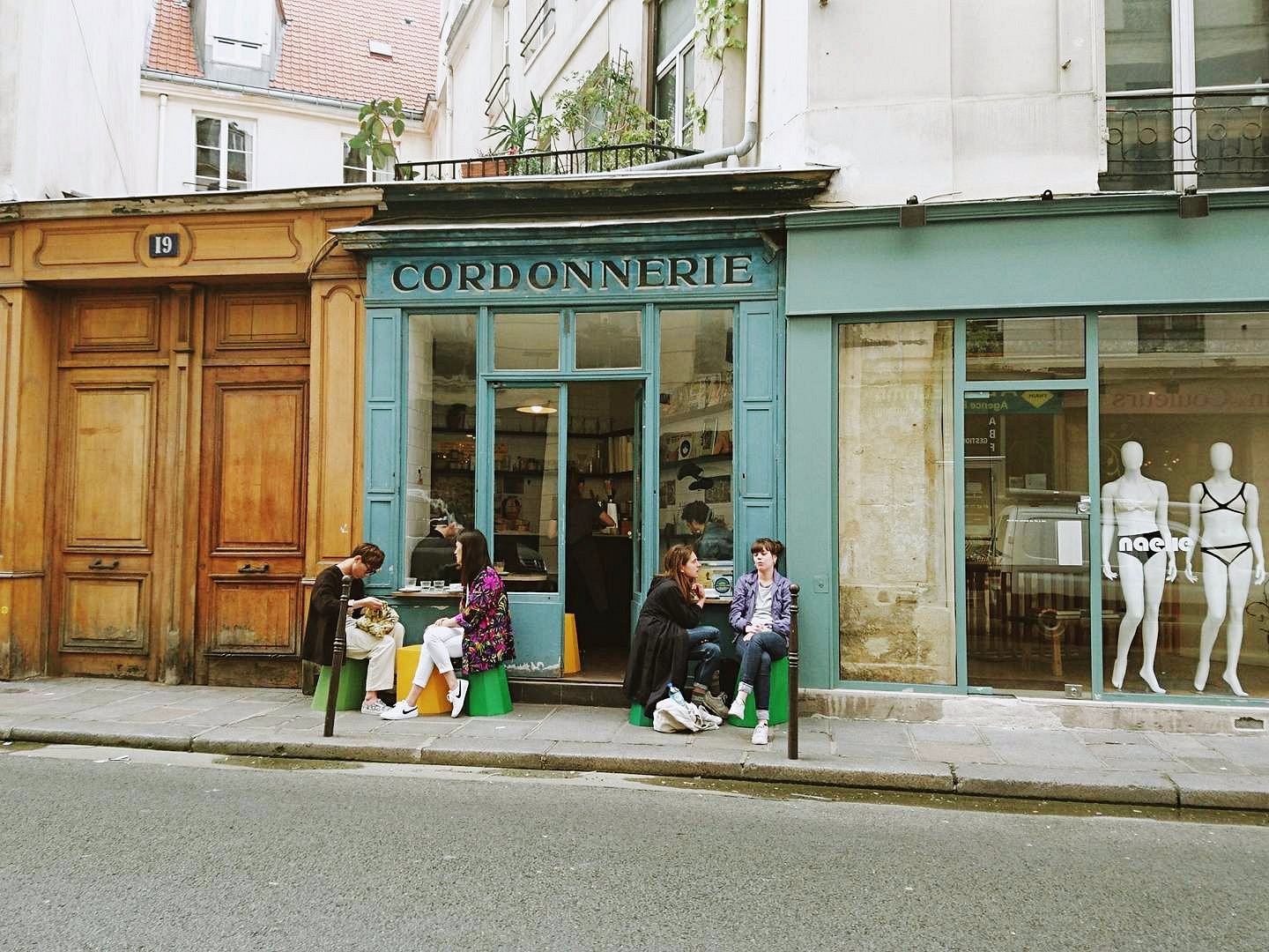Boot Cafe, ancienne cordonnerie dans le Marais